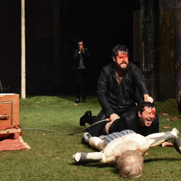 Image du spectacle Les Chiens de Navarre / Jean-Christophe Meurisse de Tout le monde ne peut pas être orphelin
