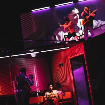 Image du spectacle 1983 de Alice Carré et Margaux Eskenazi  / Compagnie Nova