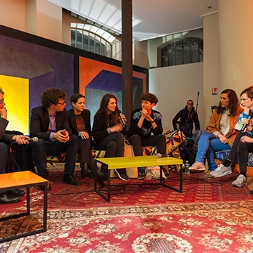 Image du spectacle De l'inutilité du théâtre au théâtre de Leonardo Bigazzi, Maeva Cunci, Keren Detton, Dominique Gilliot, Julie Pellegrin, Cally Spooner, Sarah Vanhee, Eva Wittocx